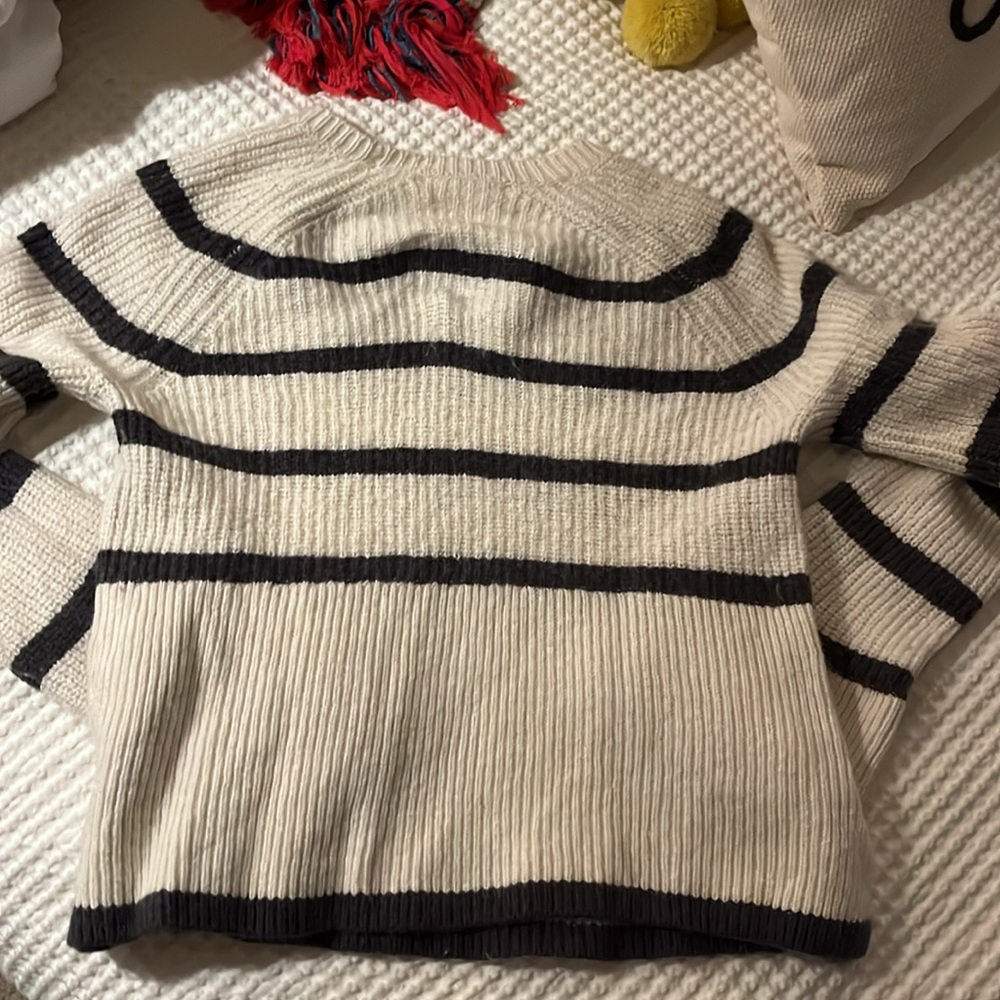 Splendid Sweater - Picture 4 of 4